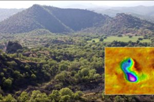 Smalsūs ir meniški: senovės žmonės ne bėgo nuo ugnikalnio išsiveržimo, o jį įamžino?