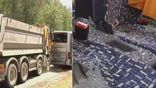 Greta Vilniaus sunkvežimis rėžėsi į pilną vaikų autobusą, yra sužeistų
