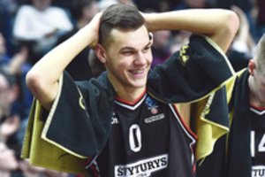 Smūgis 19-mečių rinktinei: dėl NBA svajonės Lietuvai neatstovaus D. Sirvydis