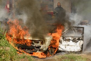 Kalvarijos apylinkėse – šiurpūs vaizdai: liepsnos prarijo automobilį ir jame buvusį žmogų