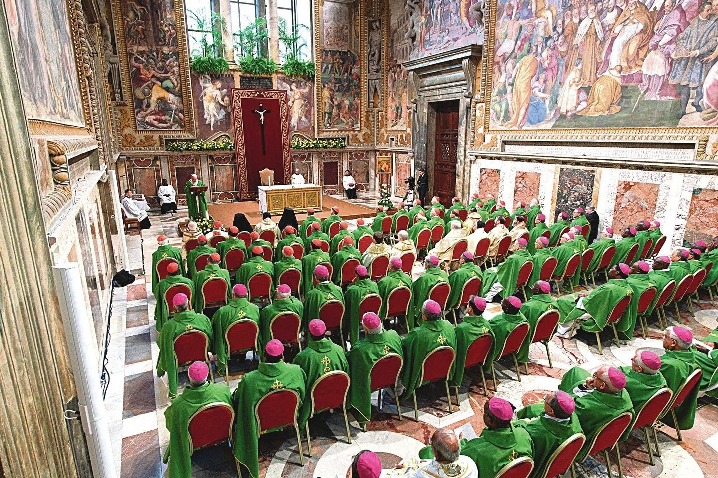 Bažnyčioje griežtai smerkiami dvasininkų nusikaltimai.<br>AFP/„Scanpix“ nuotr.