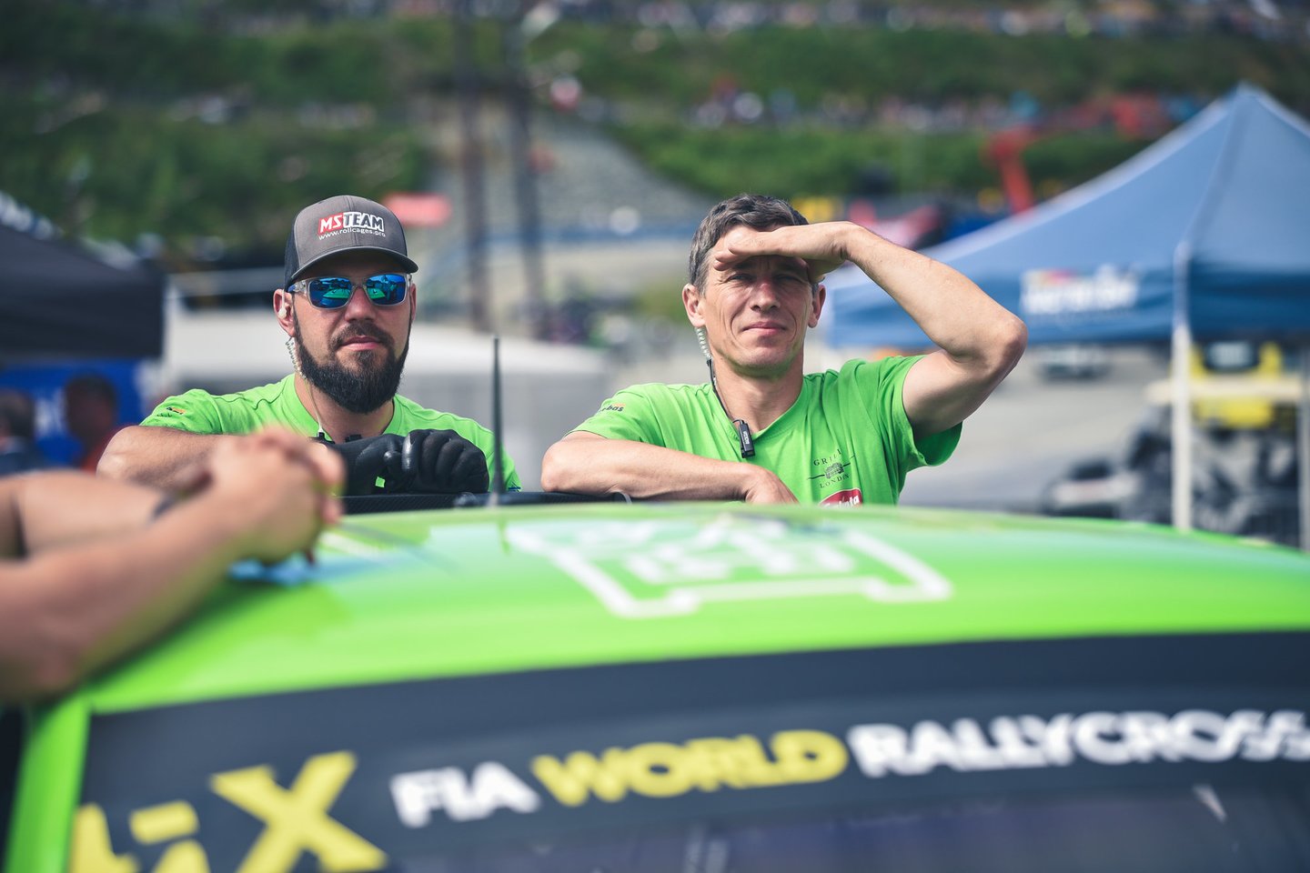 Birželio 15 dieną Norvegijoje, „Hell“ trasoje, startavo penktasis Pasaulio ralio čempionato etapas, kuriame prie lietuviškos „Esmotorsport-LabasGas“ komandos „Škoda Fabia WRX“ automobilio vairo sėdo olandų lenktynininkas Kevinas Abbringas, prieš sezoną dirbęs komandos bolido testuotoju.<br>Vytauto Pilkausko nuotr.