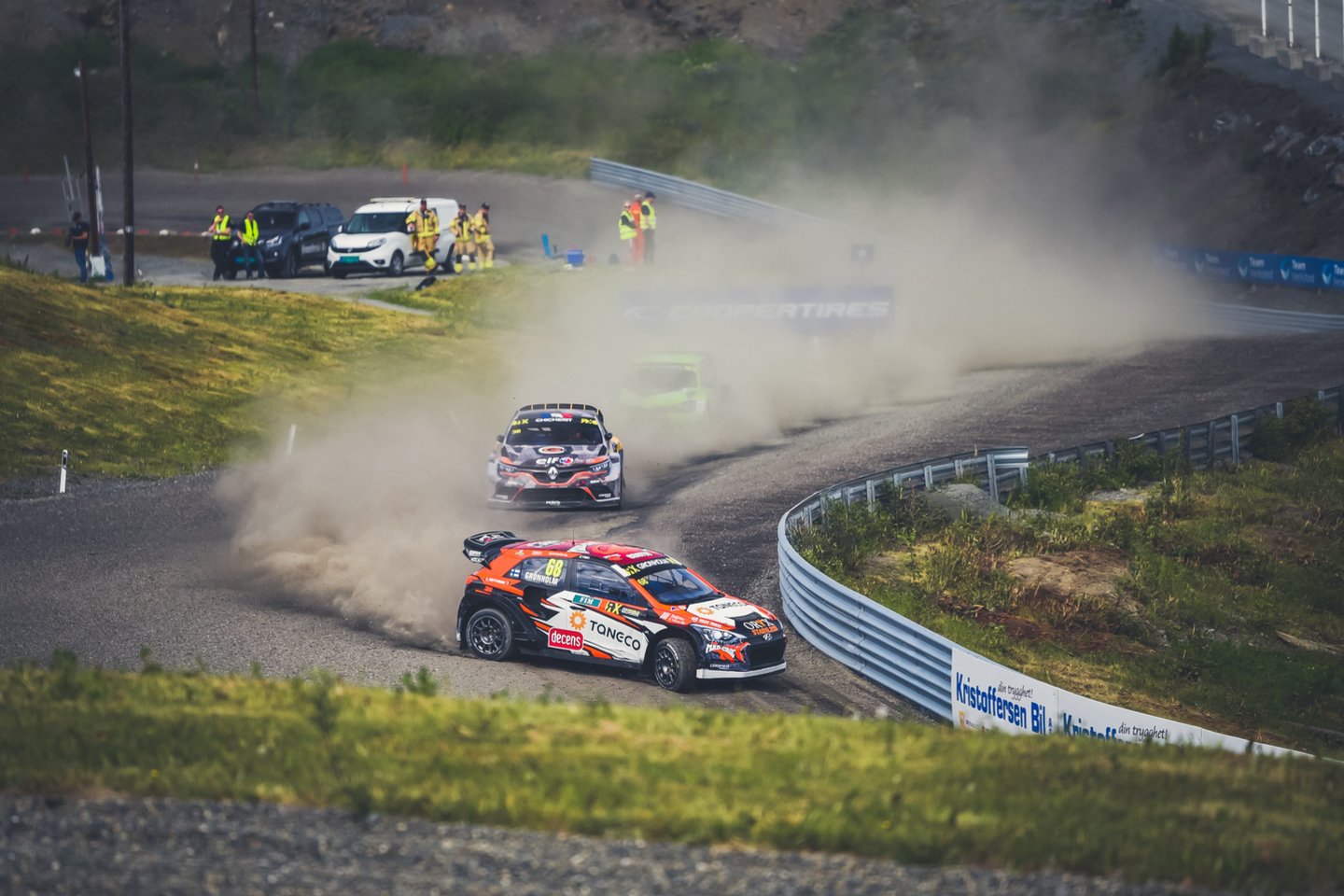 Birželio 15 dieną Norvegijoje, „Hell“ trasoje, startavo penktasis Pasaulio ralio čempionato etapas, kuriame prie lietuviškos „Esmotorsport-LabasGas“ komandos „Škoda Fabia WRX“ automobilio vairo sėdo olandų lenktynininkas Kevinas Abbringas, prieš sezoną dirbęs komandos bolido testuotoju.<br>Vytauto Pilkausko nuotr.
