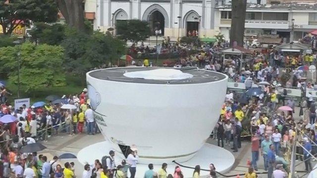 Išvirė didžiausią puodelį kavos pasaulyje – bręsta pasaulio rekordas