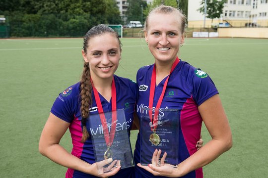 Lietuvos moterų žolės riedulio čempionate kovojo Vilniaus „Žuvėdros-SM Tauras“ ir Šiaulių „Ginstrektės-ŠSG“ ekipos<br> A.Pliadžio nuotr.