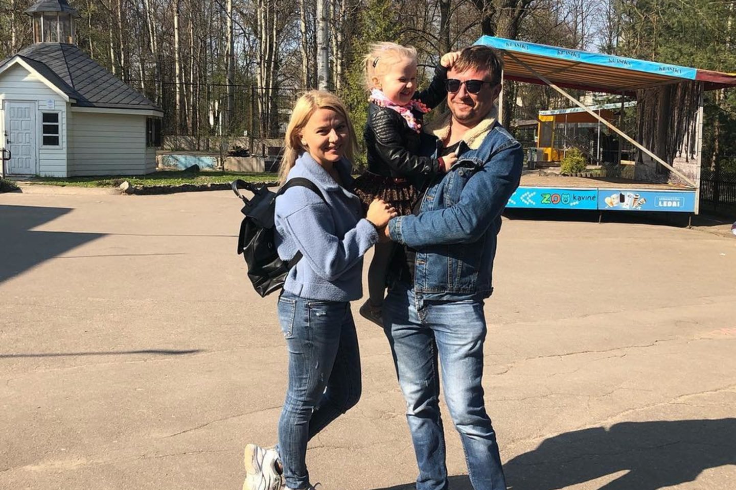   Marius ir Renata Jampolskiai su dukrele Vilte.<br>Soc. tinklo nuotr.