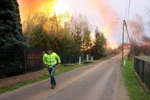 Lietuvos kaimynystėje per pratybas kilo milžiniškas gaisras: ugnis apėmė 100  hektarų