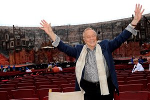 Anapilin išėjusio Franco Zeffirelli premjeros pergyvens kūrėją: vienos laukiame ir mes