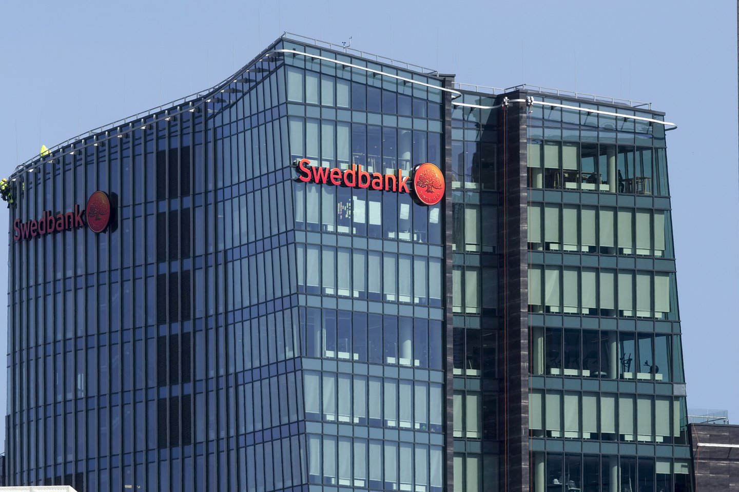 „Swedbank“ anksčiau neigė prielaidas apie savo įsitraukimą į „Danske Bank“ pinigų plovimo skandalą, tačiau turėjo pripažinti kaltinimus.<br>V.Ščiavinsko nuotr.