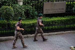 Turkijoje liepta suimti dar dešimtis su perversmu siejamų asmenų