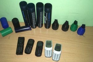 Į pataisos namus atvykęs buvęs advokatas portfelyje slėpė 5 telefonus