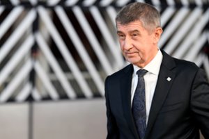 Čekijos premjero laukia balsavimas dėl nepasitikėjimo jo vyriausybe