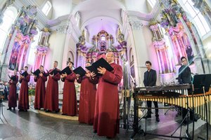 Vilniaus festivalyje po bažnyčios skliautais liejosi giesmės ir improvizacijos