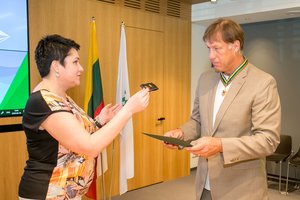 LTOK apdovanojo nusipelniusius – Š. Marčiulioniui įteiktos 20 metų lauktos dovanos