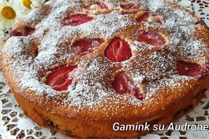 Pyragas su braškėmis: paruošti lengva, o rezultatas pranoko lūkesčius 