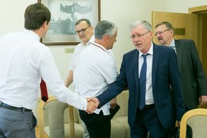 Koalicijos derybinė grupė baigė savo darbą: prie valdančiųjų jungiasi lenkai