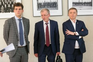 Subyrėti gali ne viena frakcija: prakalbo apie norinčius atsiskirti keturis narius