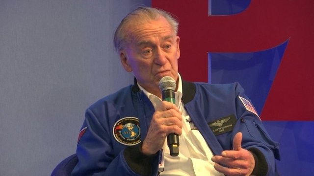 „Apollo“ programos astronautai prisiminė jaudinančius laikus ir sunkų darbą