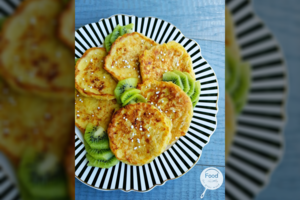 Nuostabiems savaitgalio pusryčiams – avižiniai varškės blyneliai