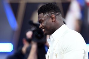 Naujos krepšinio eros pranašas: į NBA įžengęs „Atominis storulis“ gali pakeisti viską