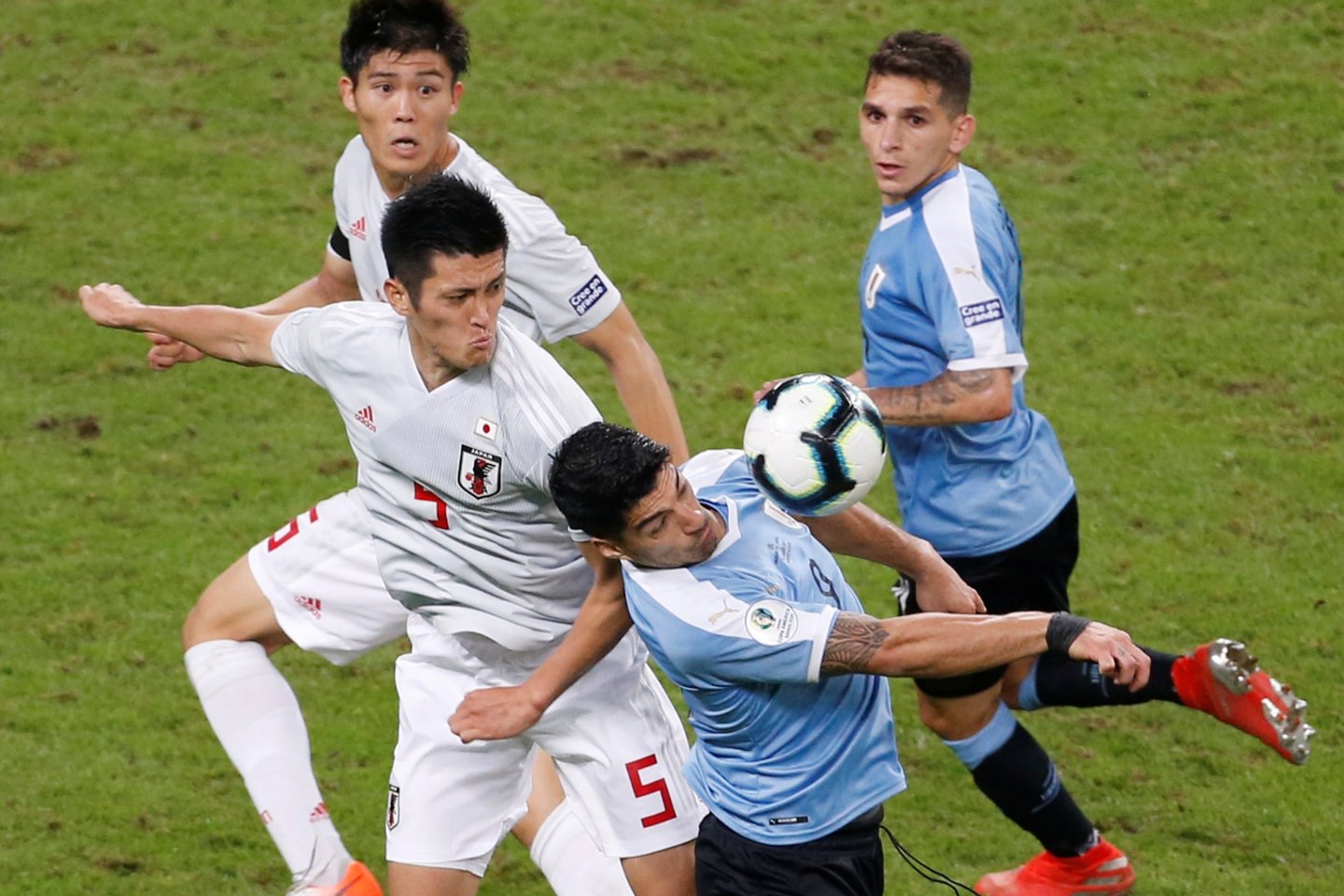  Urugvajus 2:2 Japonija<br> "Reuters" / "Scanpix" nuotr.