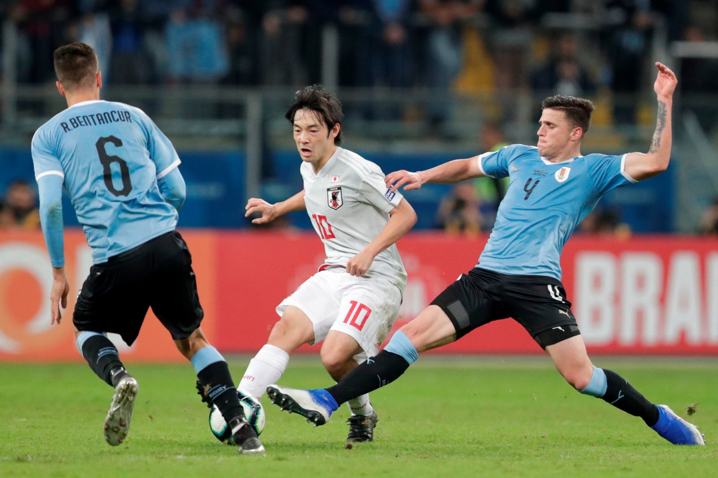  Urugvajus 2:2 Japonija<br> "Reuters" / "Scanpix" nuotr.