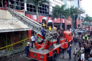 Indonezijoje per gaisrą degtukų sandėlyje žuvo mažiausiai 30 žmonių