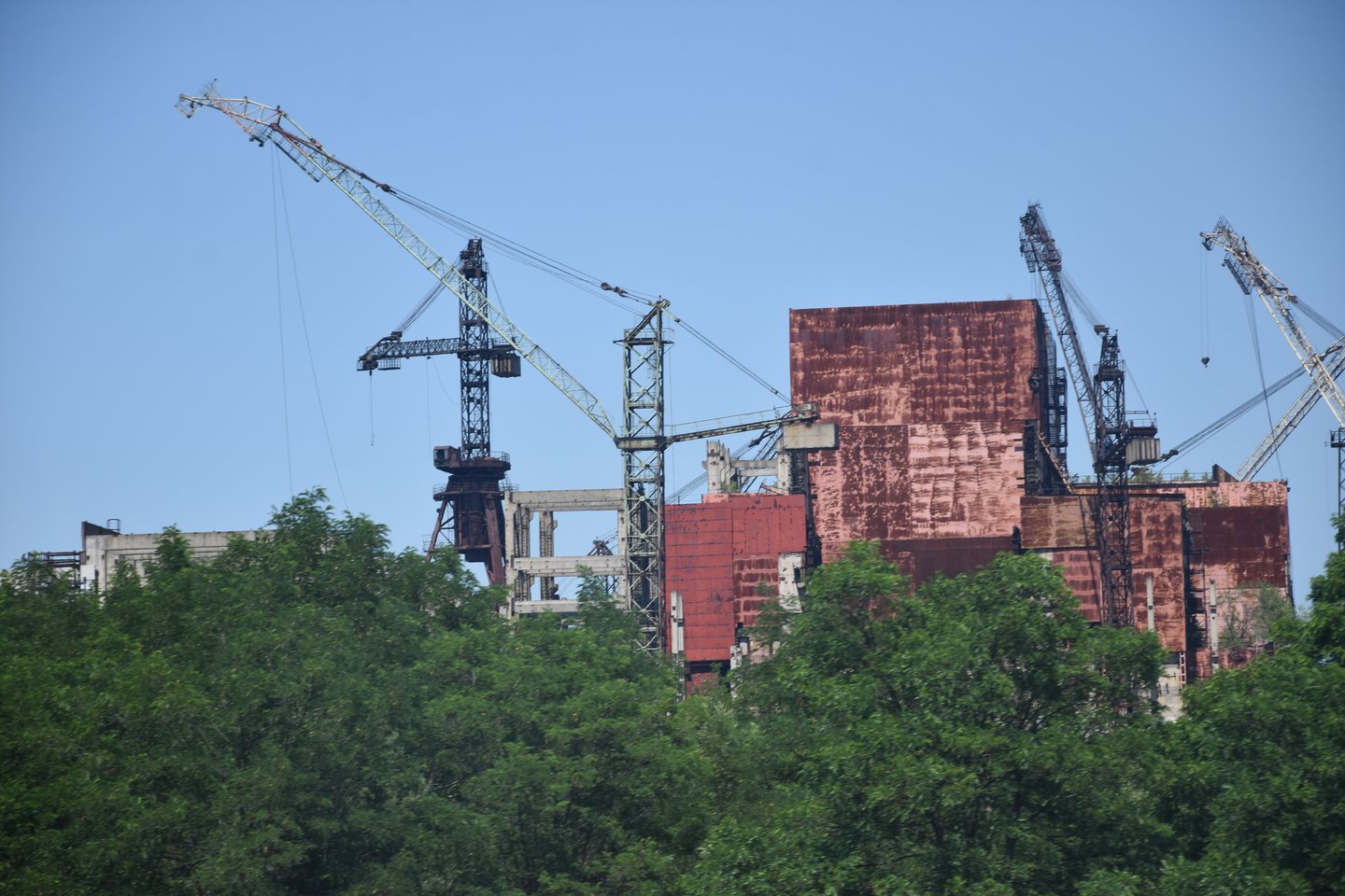  Vaizdai iš Černobylio zonos. Penktasis atominės elektrinės blokas taip ir nebuvo pastatytas.<br> E.Grižibauskienės nuotr.