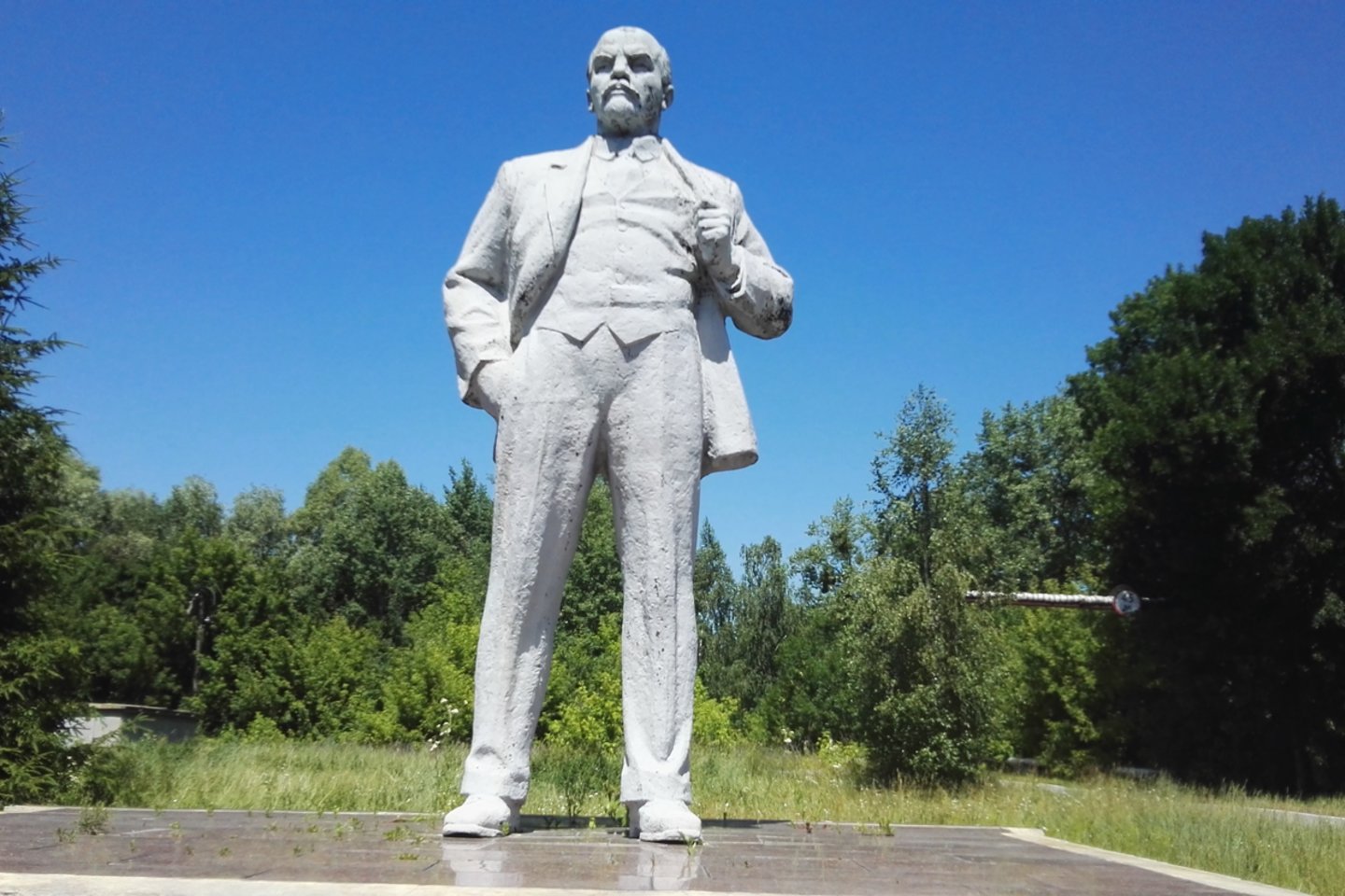  Vaizdai iš Černobylio zonos. Miesto centre tebestovi Lenino paminklas.<br> E.Grižibauskienės nuotr.