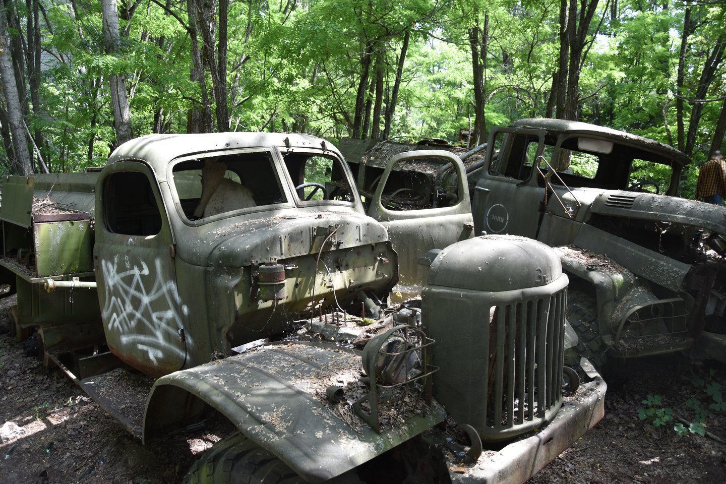  Vaizdai iš Černobylio zonos. Tai, kas liko iš mašinų kapinyno.<br>E.Grižibauskienės nuotr.
