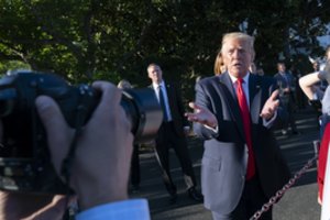 D. Trumpas patvirtino, kad nenori karo su Iranu ir yra pasiruošęs deryboms