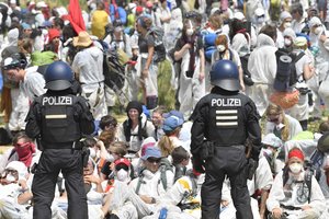 Vakarų Vokietijoje prieš klimato kaitą protestuoja tūkstančiai žmonių