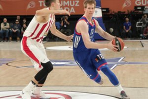 Oficialu: B. Motumas paliko „Anadolu Efes“ ir papildys kitą Eurolygos klubą