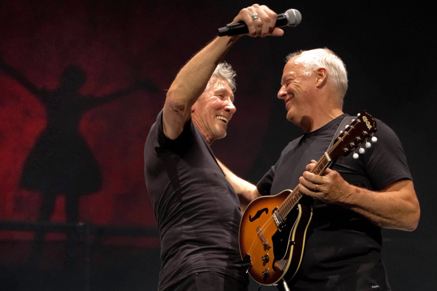 „Pink Floyd“ gitaristas Davidas Gilmouras (dešinėje).<br>„Scanpix“ nuotr.