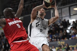 Prireiks lemiamo mačo: M. Kalniečio klubas antrą kartą iš eilės nusileido D. Bosto vedamai ekipai