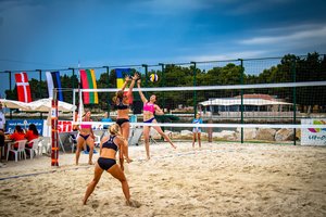 Lietuvos paplūdimio tinklininkės Kroatijoje žengė pirmąjį žingsnį Tokijo olimpinių žaidynių link