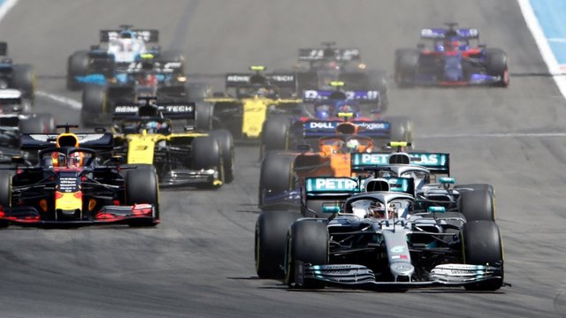 „Formulėje-1“ tęsiasi čempionės „Mercedes“ dominavimas