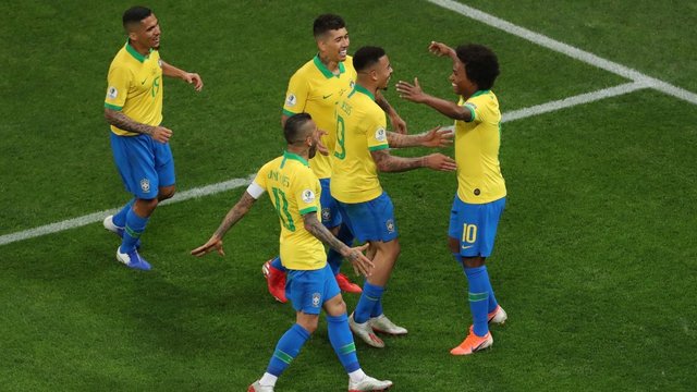 Brazilai sutriuškino Peru rinktinę ir žengė į ketvirtfinalį