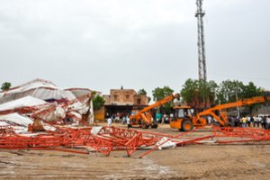 Indijoje per religinę ceremoniją sugriuvus didžiulei palapinei žuvo mažiausiai 14 žmonių