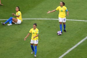 Pasaulio moterų futbolo čempionato šeimininkė Prancūzija sugebėjo pravirkdyti braziles