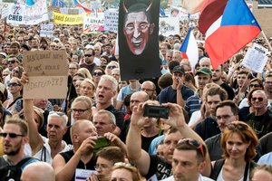 Čekijoje tūkstančiai demonstrantų reikalavo premjero A. Babišo atsistatydinimo