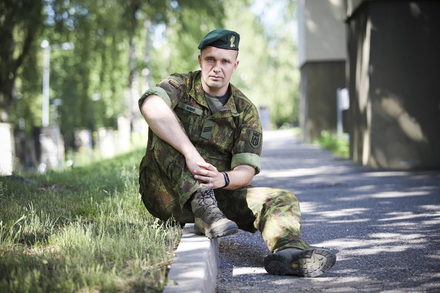 Pradžioje T.Gervė svarstė, ar tapti kariškiu, ar emgruoti.