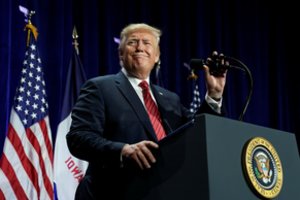 Nė karto NBA čempionų nesveikinęs D. Trumpas rėžė: „Jei „Raptors“ norės, pagalvosiu dėl jų pakvietimo“