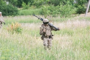 Po erkės įkandimo susirgęs karys į teismą padavė Lietuvos kariuomenę