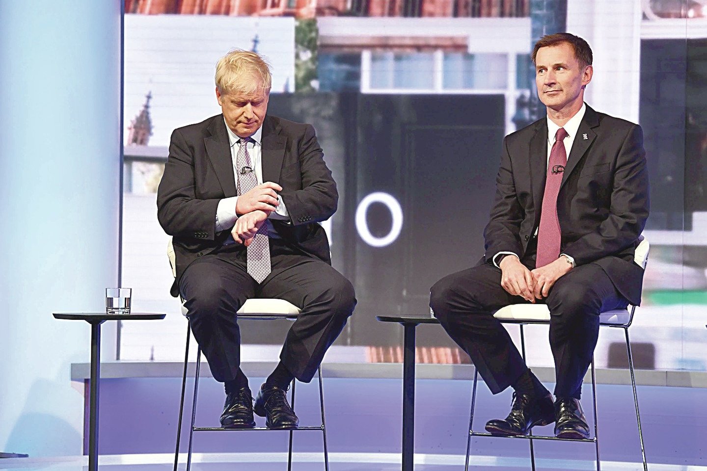 Dėl britų premjero posto įnirtingai kovoja B.Johnsonas (kairėje) ir J.Huntas.<br>„Reuters“/„Scanpix“ nuotr.