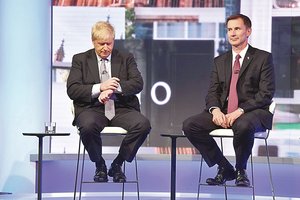 Rinkimų favoritą skandina namuose kilęs konfliktas: girdėjosi šauksmai, dužo lėkštės