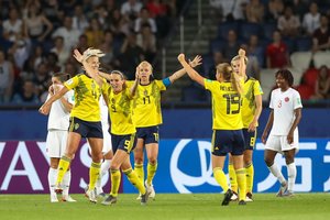 Švedės pasinaudojo kanadiečių klaidomis ir žengė į pasaulio futbolo čempionato ketvirtfinalį