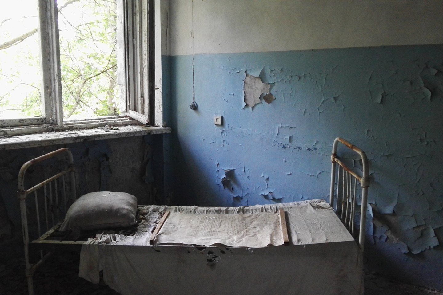  Pasakojama, kad daug baldų, įrangos, statybinių medžiagų, armatūros iš Černobylio zonos iškeliavo į privačius namus, butus, statybų aikšteles.<br> E.Gržibauskienės nuotr.