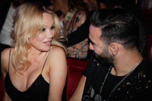 Pamela Anderson – vėl vieniša ir įskaudinta: „Jis yra monstras“