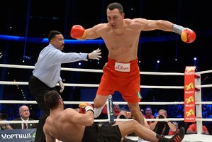 Per plauką nuo nelaimės – legendinį V. Klyčko ištraukė iš degančios jachtos